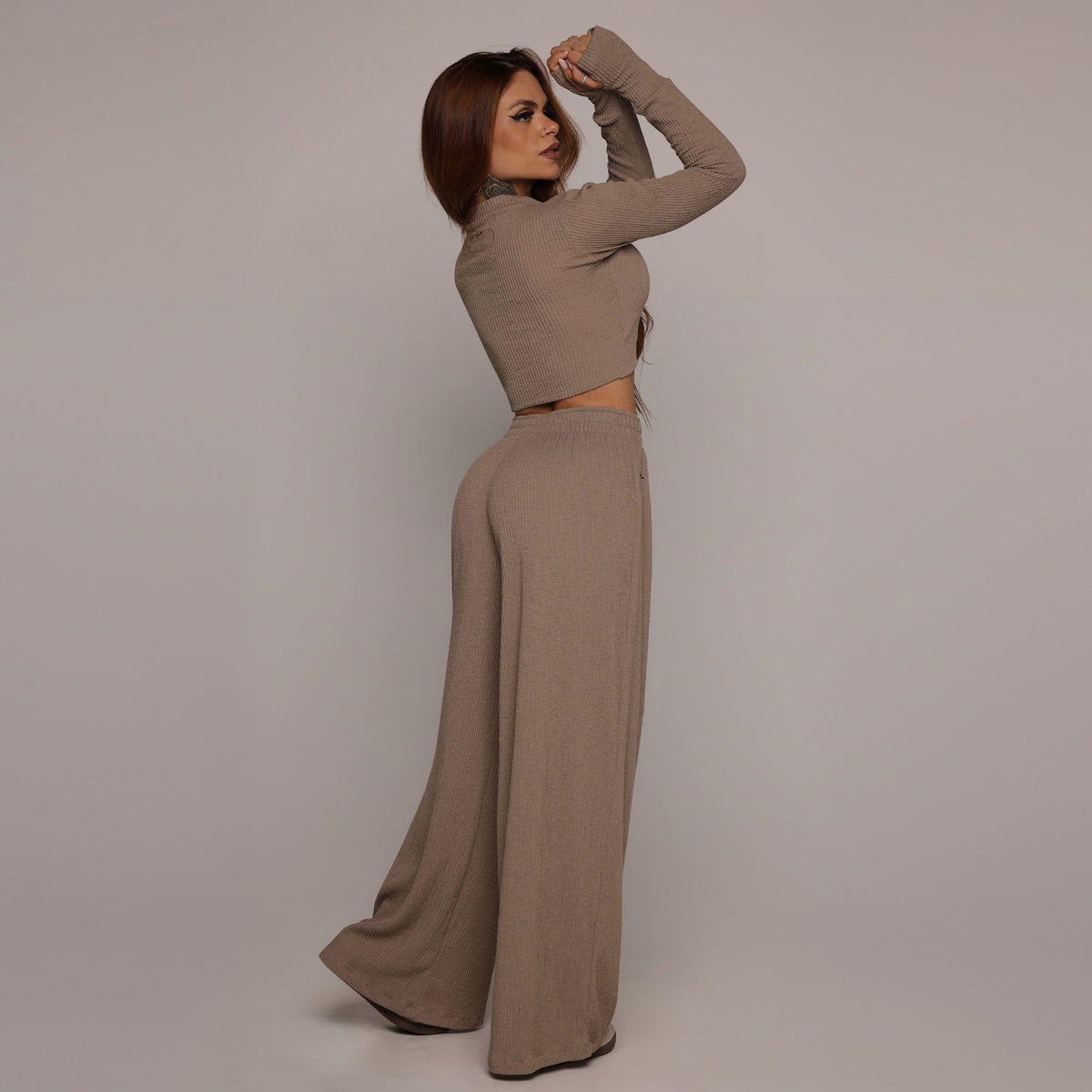 Set long sleeved crop top with pants sand